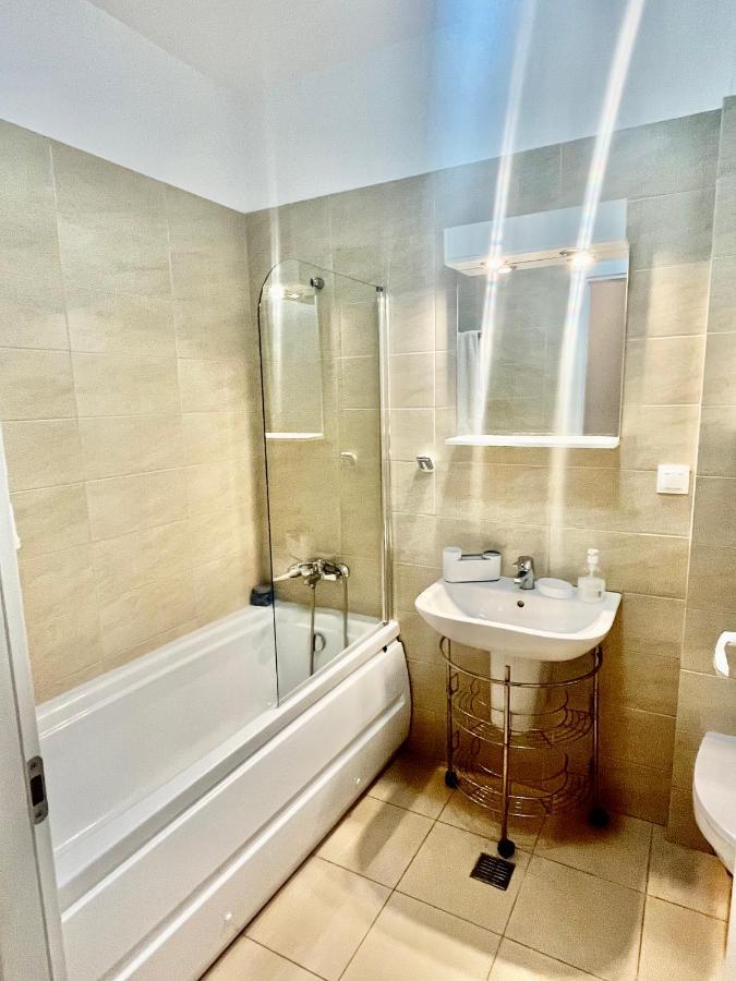 Apartament Rose Garden Apartment บูคาเรสต์ ภายนอก รูปภาพ
